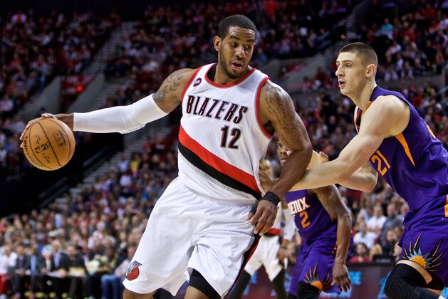 Portland Trail Blazers forward LaMarcus Aldridge, left, posts up against Phoenix Suns center Alex Len, right, during the third quarter of an NBA basketball game in Portland, Ore., Monday, March 30, 2015.  (AP Photo/Craig Mitchelldyer)