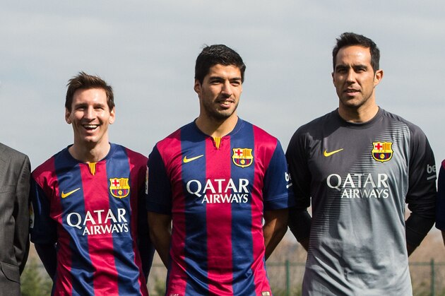 BARCELONA, SPAIN - FEBRUARY 18:  (L-R) Adriano Correia, Dani Alves, Neymar, Telefonica CEO Jose Maria Alvarez Pallete, Lionel Messi, Luis Suarez and Claudio Bravo of FC Barcelona pose during the presentation of a partnership agreement at Ciudad Deportiva de Sant Joan Despi on February 18, 2015 in Barcelona, Spain.  (Photo by David Ramos/Getty Images)