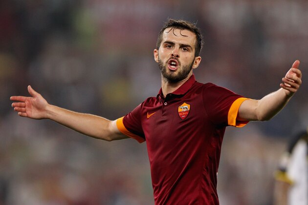 ROME, ITALY - MAY 17:  Miralem Pjanic of AS Roma gestures during the Serie A match between AS Roma and Udinese Calcio at Stadio Olimpico on May 17, 2015 in Rome, Italy.  (Photo by Paolo Bruno/Getty Images)