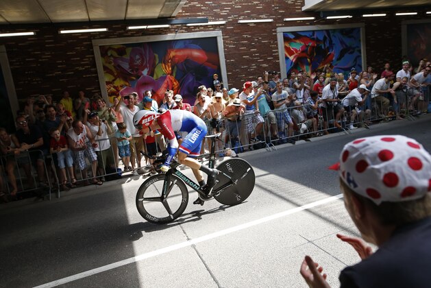 Wilco Kelderman of the Netherlands strains during the first stage of the Tour de France cycling race, an individual time trial over 13.8 kilometers (8.57 miles), with start and Finish in Utrecht, Netherlands, Saturday, July 4, 2015. (AP Photo/Laurent Cipriani)