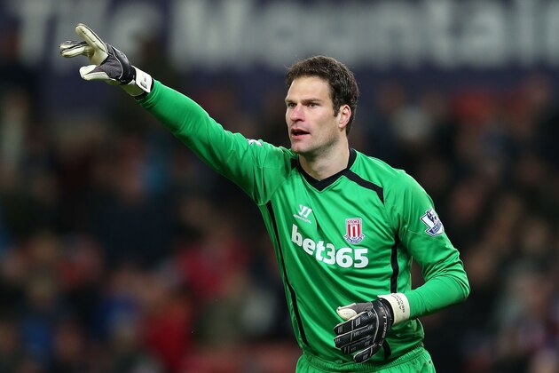 STOKE ON TRENT, ENGLAND - MARCH 04:  Asmir Begovic of Stoke City shouts to his team-mates during the Barclays Premier League match between Stoke City and Everton at Britannia Stadium on March 4, 2015 in Stoke on Trent, England.  (Photo by Chris Brunskill/Getty Images)