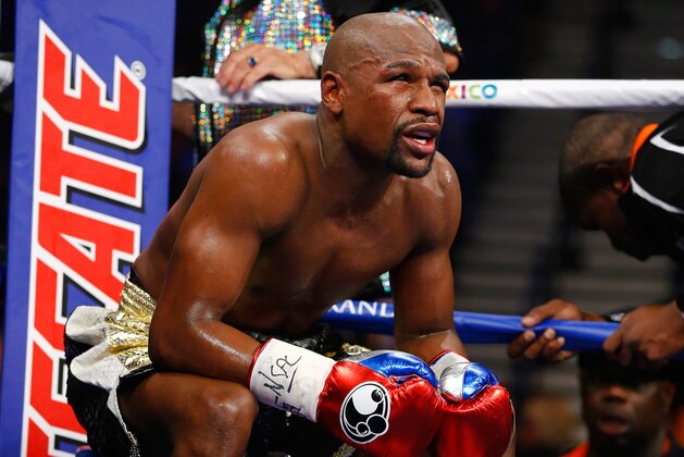 LAS VEGAS, NV - MAY 02:  Floyd Mayweather Jr. sits in his corner between rounds against Manny Pacquiao during their welterweight unification championship bout on May 2, 2015 at MGM Grand Garden Arena in Las Vegas, Nevada.  (Photo by Al Bello/Getty Images)