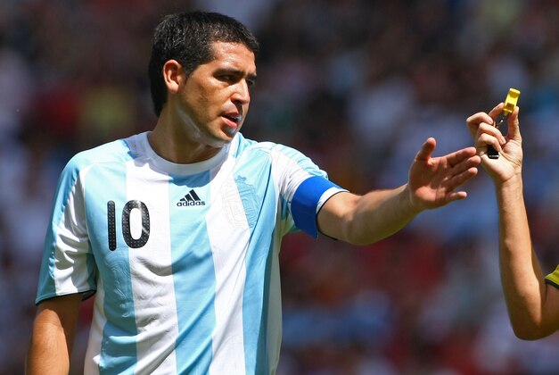 BEIJING - AUGUST 23:  Juan Riquelme of Argentina talks to Referee Viktor Kassai of Hungary in the Men's Gold Medal football match between Nigeria and Argentina at the National Stadium on Day 15 of the Beijing 2008 Olympic Games on August 23, 2008 in Beijing, China.  (Photo by Alexander Hassenstein/Getty Images)