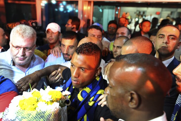 Luis Nani, centre, of Portugal, is ushered through Fenerbahce supporters that gathered to welcome him at the airport in Istanbul, late Sunday, July 5, 2015. The Portuguese international arrived to sign a contract with the Turkish club. (AP Photo) Luis Nani, centre, of Portugal, is ushered through Fenerbahce supporters that gathered to welcome him at the airport in Istanbul, late Sunday, July 5, 2015. The Portuguese international arrived to sign a contract with the Turkish club. (AP Photo)