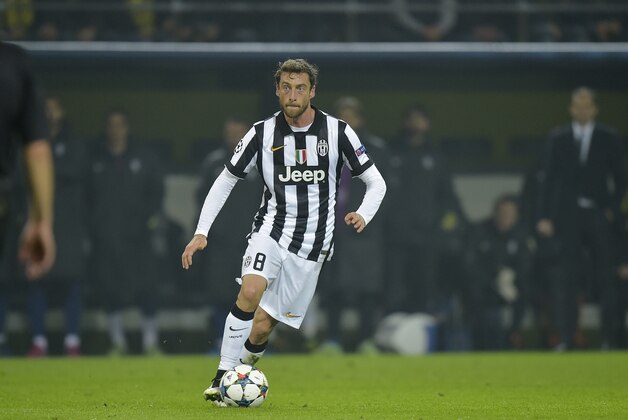 Juventus' Claudio Marchisio controls a ball during the Champions League round of 16 second leg soccer match between Borussia Dortmund and Juventus Turin on Wednesday, March 18, 2015 in Dortmund, Germany. (AP Photo/Martin Meissner)