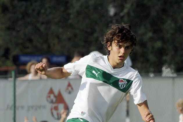 BRUNECK, ITALY - JULY 21: Enes Unal of Bursaspor Kulubu in action during the pre-season friendly match between AS Roma and Bursaspor Kulubu on July 21, 2013 in Bruneck, Italy. (Photo by Claudio Villa/Getty Images) BRUNECK, ITALY - JULY 21: Enes Unal of Bursaspor Kulubu in action during the pre-season friendly match between AS Roma and Bursaspor Kulubu on July 21, 2013 in Bruneck, Italy. (Photo by Claudio Villa/Getty Images)
