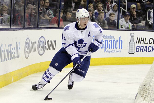 Toronto Maple Leafs' Tyler Bozak plays against the Columbus Blue Jackets during an NHL hockey game Wednesday, April 8, 2015, in Columbus, Ohio. (AP Photo/Jay LaPrete)