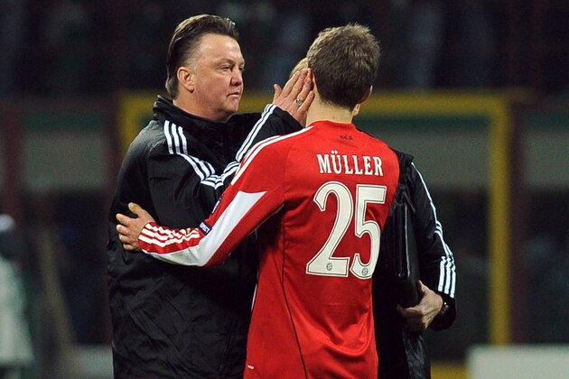 MILAN, ITALY - FEBRUARY 23: FC Bayern Muenchen head coach Louis van Gaal (L) and Thomas Mueller celebrate their victory at the end of the UEFA Champions League round of 16 first leg match between Inter Milan v FC Bayern Muenchen on February 23, 2011 in Milan, Italy. (Photo by Valerio Pennicino/Getty Images) MILAN, ITALY - FEBRUARY 23: FC Bayern Muenchen head coach Louis van Gaal (L) and Thomas Mueller celebrate their victory at the end of the UEFA Champions League round of 16 first leg match between Inter Milan v FC Bayern Muenchen on February 23, 2011 in Milan, Italy. (Photo by Valerio Pennicino/Getty Images)