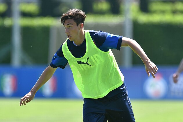 FLORENCE, ITALY - JUNE 04:  Matteo Darmian of Italy in action during Italy Training Session at Coverciano on June 4, 2015 in Florence, Italy.  (Photo by Giuseppe Bellini/Getty Images)