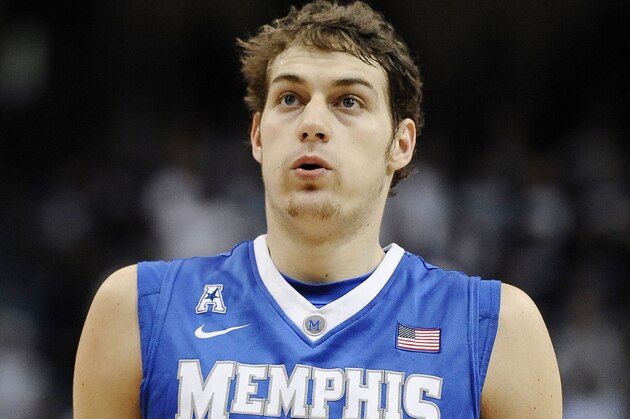 Memphis' Austin Nichols shoots a free throw during the first half of an NCAA college basketball game against Connecticut, Saturday, Feb. 15, 2014, in Hartford, Conn. (AP Photo/Jessica Hill)