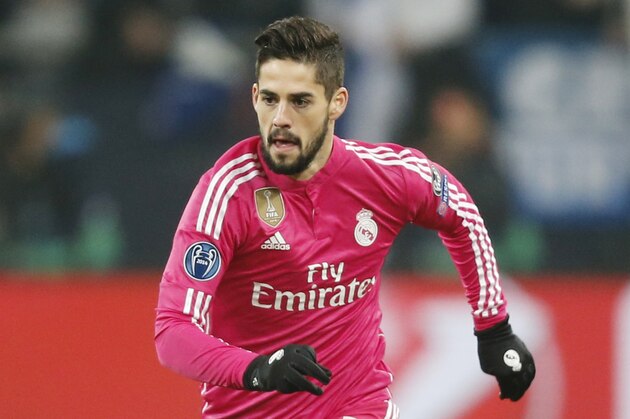 Real Madrid's Isco goes with the ball during the Champions League round of 16 first leg soccer match between FC Schalke 04 and Real Madrid on Wednesday, Feb. 18, 2015 in Gelsenkirchen, Germany. (AP Photo/Frank Augstein)