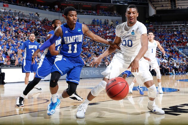 LOUISVILLE, KY - MARCH 19: Deron Powers #11 of the Hampton Pirates and Marcus Lee #00 of the Kentucky Wildcats go for a loose ball during the second round of the 2015 NCAA Men's Basketball Tournament at the KFC YUM! Center on March 19, 2015 in Louisville, Kentucky.  (Photo by Joe Robbins/Getty Images)