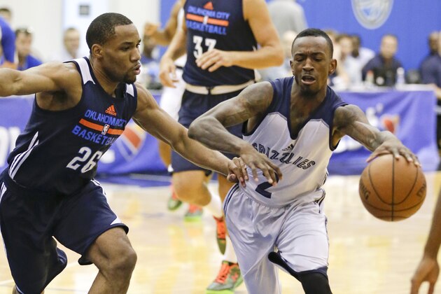 Memphis Grizzlies' Russ Smith (2) drives around Oklahoma City Thunder's Tekele Cotton (26) during the first half of an NBA summer league basketball game, Thursday, July 9, 2015, in Orlando, Fla. (AP Photo/John Raoux)