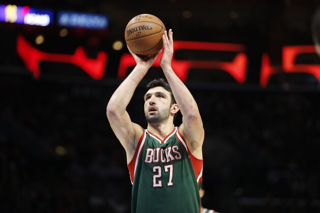 Milwaukee Bucks' Zaza Pachulia shoots the ball against the Los Angeles Clippers during the first half of an NBA basketball game Saturday, Dec. 20, 2014, in Los Angeles. (AP Photo/Danny Moloshok)