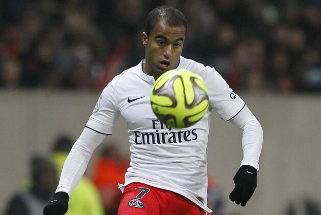 PSG's Lucas controls the ball during his French League one soccer match against PSG at the Lille Metropole stadium, in Villeneuve d'Ascq, northern France, Wednesday, Dec. 3, 2014. (AP Photo/Michel Spingler)