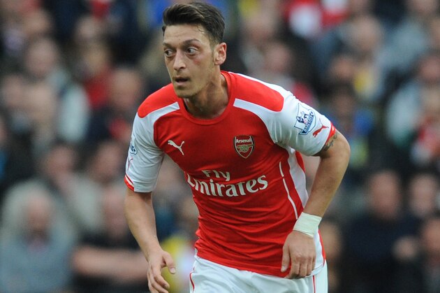 Arsenal's Mesut Ozil during the English Premier League soccer match between Arsenal and Chelsea at the Emirates Stadium, London, England, Sunday, April 26, 2015. (AP Photo/Rui Vieira)