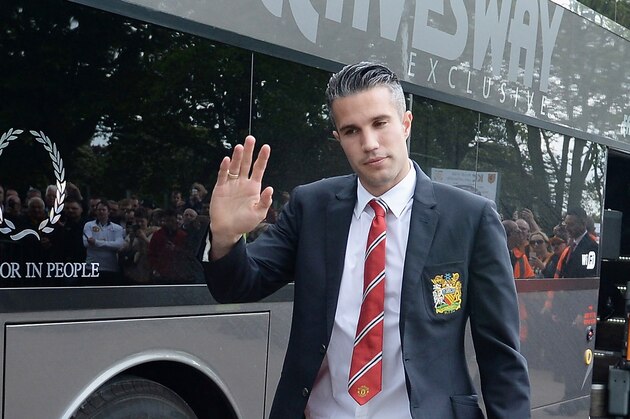 HULL, ENGLAND - MAY 24:  Robin van Persie of Manchester United waves to the fans on arrival at the stadium prior to the Barclays Premier League match between Hull City and Manchester United at KC Stadium on May 24, 2015 in Hull, England.  (Photo by Nigel Roddis/Getty Images)