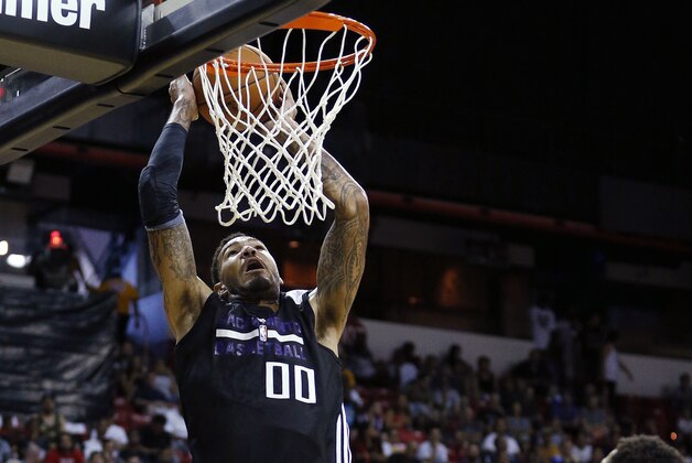 Sacramento Kings’ Willie Cauley-Stein attempts a dunk against the Toronto Raptors during the first half of an NBA summer league basketball game Friday, July 10, 2015, in Las Vegas. (AP Photo/John Locher)