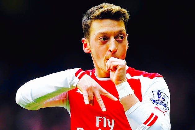 LONDON, ENGLAND - FEBRUARY 07:  Mesut Oezil of Arsenal celebrates scoring the opening goal with Francis Coquelin during the Barclays Premier League match between Tottenham Hotspur and Arsenal at White Hart Lane on February 7, 2015 in London, England.  (Photo by Clive Rose/Getty Images)
