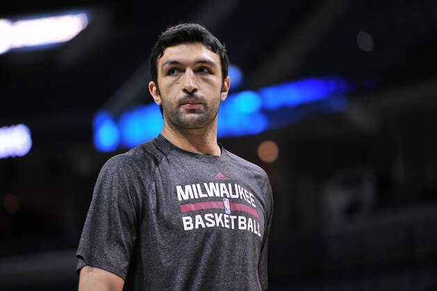 Milwaukee Bucks center Zaza Pachulia warms up before an NBA basketball game against the Memphis Grizzlies Saturday, March 14, 2015, in Memphis, Tenn. (AP Photo/Brandon Dill)