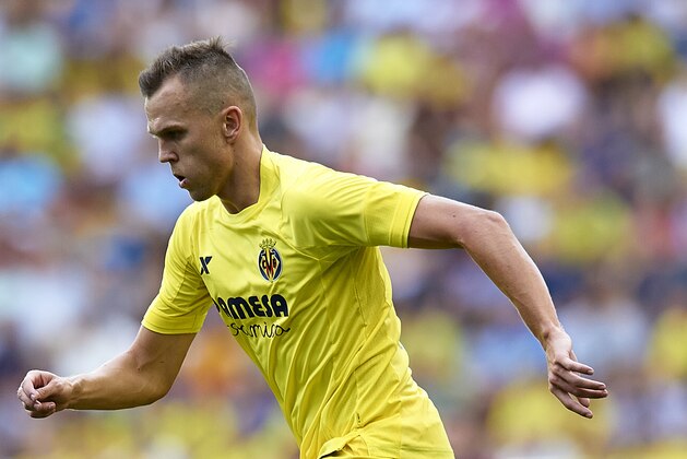 VILLARREAL, SPAIN - AUGUST 31:  Denis Cheryshev of Villarreal runs with the ball during the La Liga match between Villarreal CF and FC Barcelona at El Madrigal stadium on August 31, 2014 in Villarreal, Spain.  (Photo by Manuel Queimadelos Alonso/Getty Images)