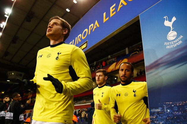LONDON, ENGLAND - FEBRUARY 19:  (L-R) Jan Vertonghen, Ben Davies and Andros Townsend of Spurs walk onto the pitch prior to the UEFA Europa League Round of 32 first leg match between Tottenham Hotspur FC and ACF Fiorentina at White Hart Lane on February 19, 2015 in London, United Kingdom.  (Photo by Clive Rose/Getty Images)