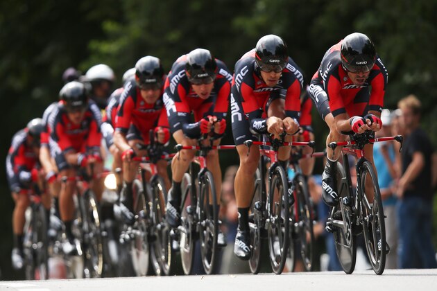 LE LIZIEC, FRANCE - JULY 12:  Samuel Sanchez of Spain and BMC Racing Team leads his team during stage nine of the 2015 Tour de France, a 28km team time trial between Vannes and Plumelec on July 12, 2015 in Le Liziec, France.  (Photo by Bryn Lennon/Getty Images)