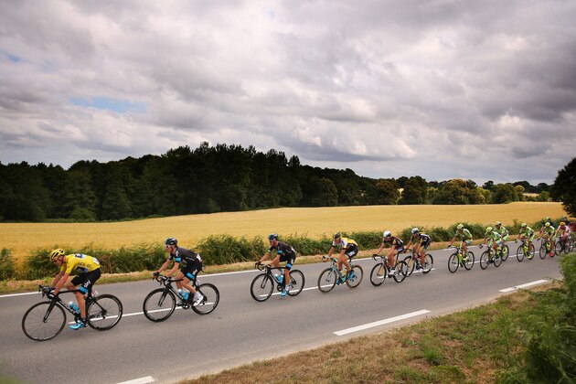 MUR DE BRETAGNE, FRANCE - JULY 11:  Chris Froome of Great Britain and Team Sky leads a pack during stage eight of the 2015 Tour de France, a 181.5km stage between Rennes and Mur de Bretagne on July 11, 2015 in Mur de Bretagne, France.  (Photo by Bryn Lennon/Getty Images)