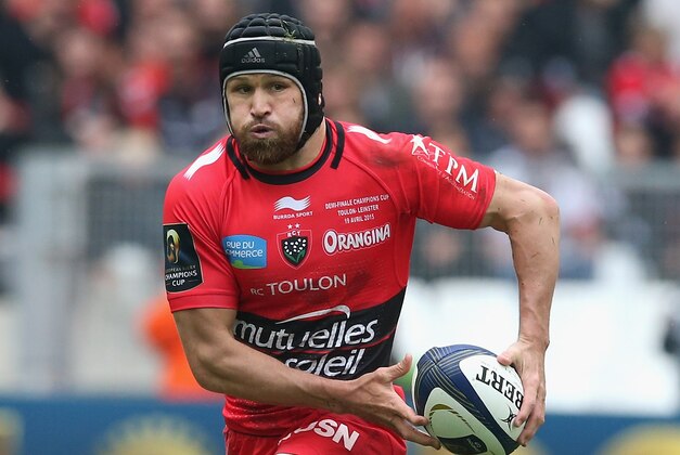 MARSEILLE, FRANCE - APRIL 19:  Matt Giteau of Toulon runs with the ball during the European Rugby Champions Cup semi final match between RC Toulon and Leinster at Stade Velodrome on April 19, 2015 in Marseille, France.  (Photo by David Rogers/Getty Images)