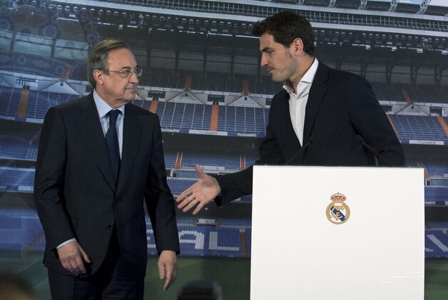 Goalkeeper Iker Casillas, right, offers his hand to Real Madrid’s President Florentino Perez before a press conference at the Santiago Bernabeu stadium in Madrid, Spain, Monday July 13, 2015. Casillas appeared with the club’s president a day after he gave an emotional press conference alone putting an end to his 25 years as a Real Madrid goalkeeper. Casillas will now play for FC. Porto. (AP Photo/Paul White)