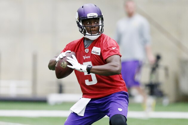 Minnesota Vikings quarterback Teddy Bridgewater (5) throws during the team's NFL football team's practice, Thursday, June 11, 2015, in Eden Prairie, Minn.  (AP Photo/Jim Mone)