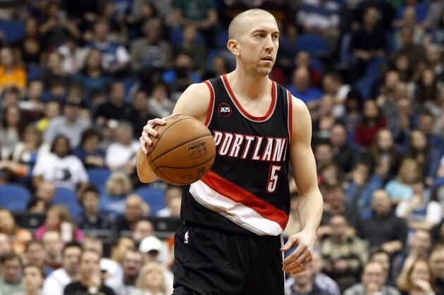 Portland Trail Blazers’ Steve Blake plays against the Minnesota Timberwolves in the first quarter of an NBA basketball game, Saturday, March 7, 2015, in Minneapolis. (AP Photo/Jim Mone)
