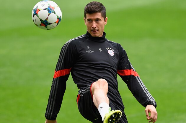 PORTO, PORTUGAL - APRIL 14:  Robert Lewandowski in action during a FC Bayern Muenchen Training Session ahead of the UEFA Champions League Quarter-Final First Leg match between Porto and FC Bayern Muenchen at Estadio do Dragao on April 14, 2015 in Porto, Portugal.  (Photo by Mike Hewitt/Getty Images)