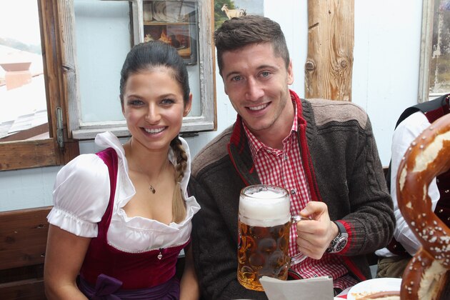 FC Bayern Munich's Robert Lewandowski, right, and Anna Stachurska visit the Oktoberfest beer festival on the closing day in Munich, southern Germany, Sunday, Oct. 5, 2014. (AP Photo/FC Bayern Munich, Bongarts,Getty Images, Alexandra Beier, Pool)