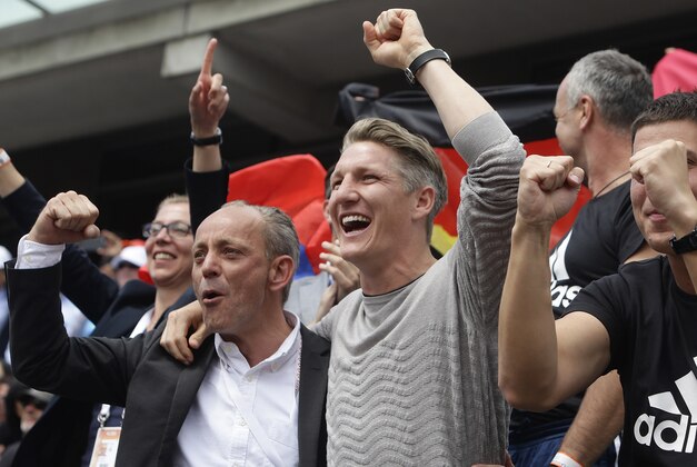 Bayern soccer player Germany's Bastian Schweinsteiger, center, reacts as Serbia's Ana Ivanovic defeats Ukraine's Elina Svitolina during their quarterfinal match of the French Open tennis tournament at the Roland Garros stadium, Tuesday, June 2, 2015 in Paris. Ivanovic won 6-3, 6-2. (AP Photo/Thibault Camus)