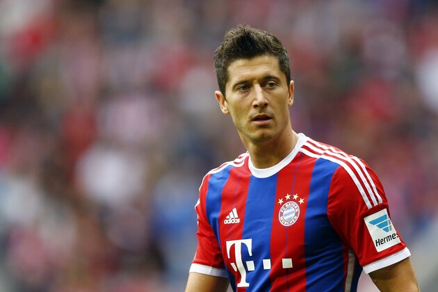 Bayern's Robert Lewandowski from Poland watches his teammates during the German first division Bundesliga soccer match between FC Bayern Munich and Hertha BSC at the Allianz Arena in Munich, Germany, on Saturday, April 25, 2015. (AP Photo/Matthias Schrader) Bayern's Robert Lewandowski from Poland watches his teammates during the German first division Bundesliga soccer match between FC Bayern Munich and Hertha BSC at the Allianz Arena in Munich, Germany, on Saturday, April 25, 2015. (AP Photo/Matthias Schrader)