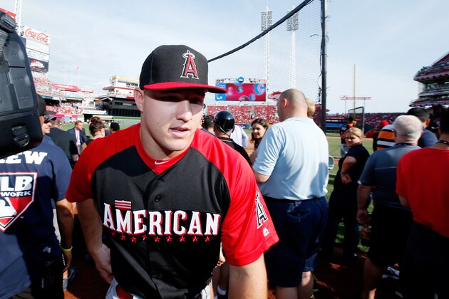CINCINNATI, OH - JULY 13: American League All-Star Mike Trout #27 of the Los Angeles Angels of Anaheim leaves the field during the Gatorade All-Star Workout at the Great American Ball Park on July 13, 2015 in Cincinnati, Ohio.  (Photo by Joe Robbins/Getty Images)