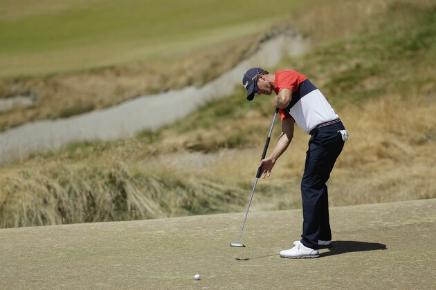 Adam Scott, of Australia, putts on the fourth hole during the final round of the U.S. Open golf tournament at Chambers Bay on Sunday, June 21, 2015 in University Place, Wash. (AP Photo/Ted S. Warren) Adam Scott, of Australia, putts on the fourth hole during the final round of the U.S. Open golf tournament at Chambers Bay on Sunday, June 21, 2015 in University Place, Wash. (AP Photo/Ted S. Warren)