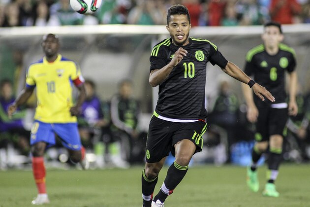Mexico Giovani Dos Santos (10) in action during a soccer friendly match against Ecuador, March 28, 2015, at Los Angeles Memorial Coliseum in Los Angeles. (AP Photo/Ringo H.W. Chiu)
