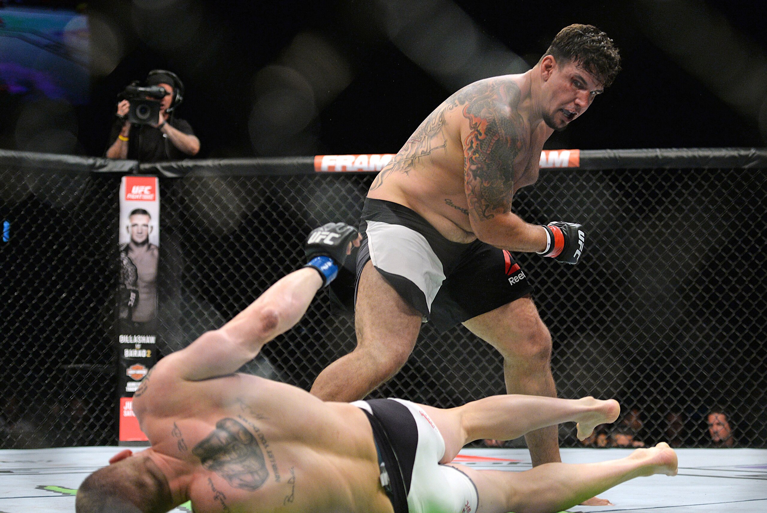 Jul 15, 2015; San Diego, CA, USA; Frank Mir (red) knocks out Todd Duffee (blue) in the first round during UFC Fight Night at Valley View Casino Center. Mandatory Credit: Jake Roth-USA TODAY Sports Jul 15, 2015; San Diego, CA, USA; Frank Mir (red) knocks out Todd Duffee (blue) in the first round during UFC Fight Night at Valley View Casino Center. Mandatory Credit: Jake Roth-USA TODAY Sports
