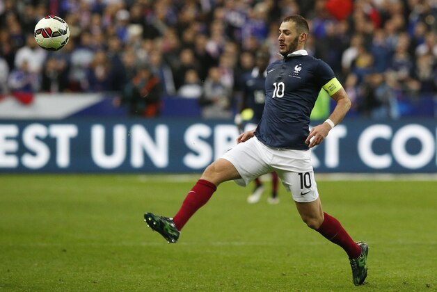 France’s Captain Karim Benzema, controls the ball during the international friendly soccer match between France and Brazil at the Stade de France, north of Paris, France, Thursday, March 26, 2015. (AP Photo/Michel Euler)
