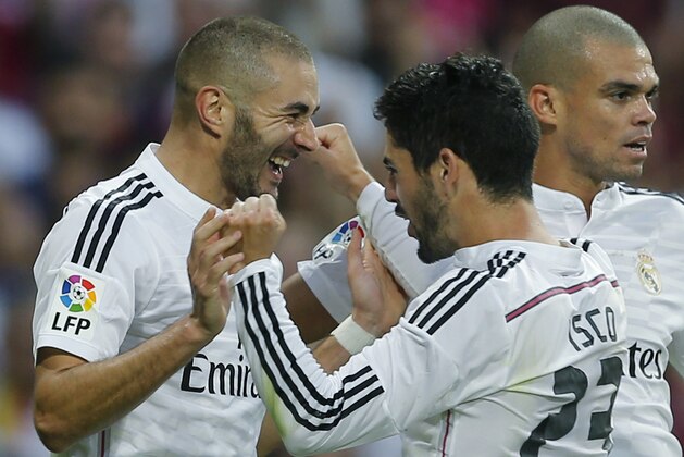 Real Madrid's Karim Benzema, left, celebrates with teammate Isco after scoring during a Spanish La Liga soccer match between Real Madrid and Barcelona at the Santiago Bernabeu stadium in Madrid, Spain, Saturday Oct. 25, 2014. (AP Photo/Paul White)