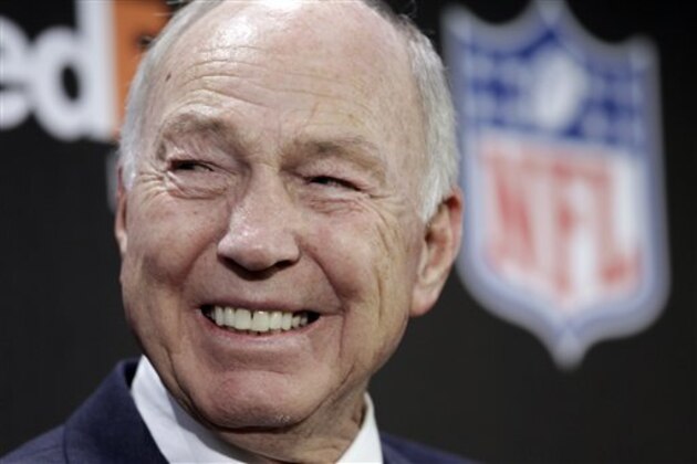 FILE - In this Feb. 2, 2011, file photo, NFL Hall of Fame quarterback Bart Starr smiles during an NFL football news conference in Dallas.  Starr collapsed during a speech in Madison, Wis., on Tuesday, Dec. 4, 2012. Conference organizers say he appears to be OK.(AP Photo/David J. Phillip, File)