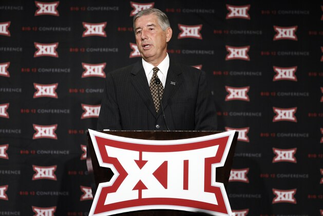 Commissioner Bob Bowlsby addresses attendees to Big 12 Conference Football Media Days Monday, July 20, 2015, in Dallas. (AP Photo/Tony Gutierrez)