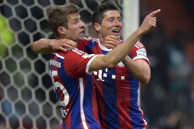 Bayern's scorers Thomas Mueller, left, and Robert Lewandowski from Poland celebrate during the German Bundesliga soccer match between Werder Bremen and Bayern Munich in Bremen, Germany, Saturday, March 14, 2015. Bremen was defeated by Bayern with 0-4. (AP Photo/Martin Meissner)