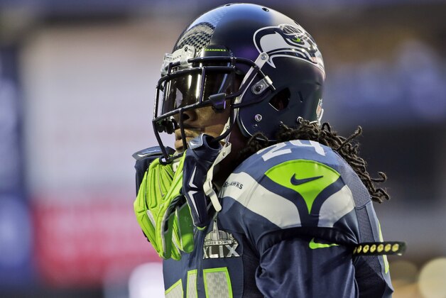 Seattle Seahawks running back Marshawn Lynch (24) warms up before the NFL Super Bowl XLIX football game against the New England Patriots on Sunday, Feb. 1, 2015, in Glendale, Ariz. (AP Photo/Matt Rourke)