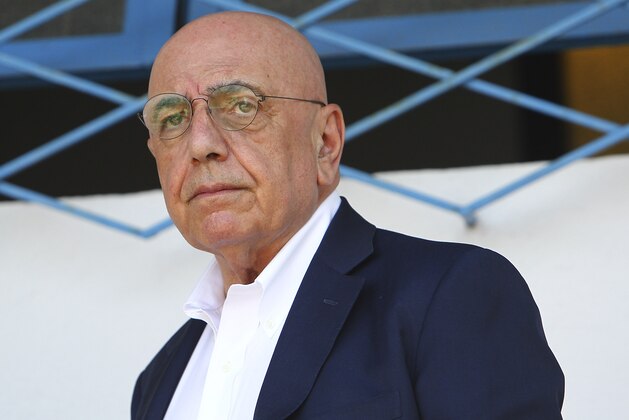 SOLBIATE ARNO, ITALY - JULY 14: General Manager of AC Milan Adriano Galliani looks on before the preseason friendly match between AC Milan and Legnano on July 14, 2015 in Solbiate Arno, Italy. (Photo by Marco Luzzani/Getty Images) SOLBIATE ARNO, ITALY - JULY 14: General Manager of AC Milan Adriano Galliani looks on before the preseason friendly match between AC Milan and Legnano on July 14, 2015 in Solbiate Arno, Italy. (Photo by Marco Luzzani/Getty Images)