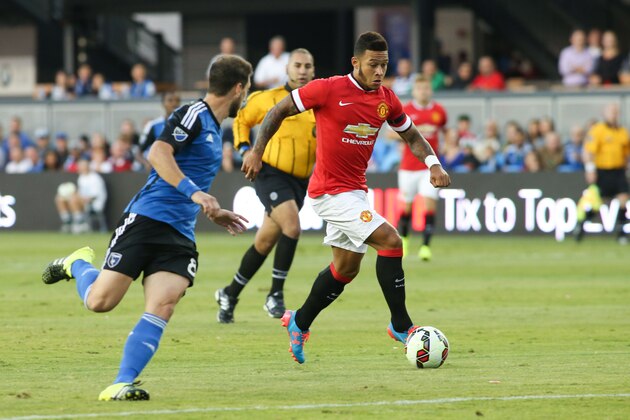 Memphis Depay of Manchester United dribbles at Avaya Stadium in the first half of the International Champions Cup North America between the San Jose Earthquakes and visiting Manchester United, on Tuesday, July 21, 2015, in San Jose, California. Manchester United lead 2-1 at the end of the first half. (Tomas Ovalle/AP Images for International Champions Cup)