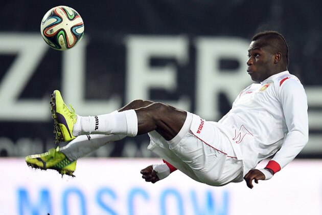 KHIMKI, RUSSIA - NOVEMBER 29: Emmanuel Frimpong of FC Ufa in action during the Russian Premier League match between PFC CSKA Moscow and FC Ufa at the Arena Khimki Stadium on November 29, 2014 in Khimki, Russia.  (Photo by Epsilon/Getty Images)