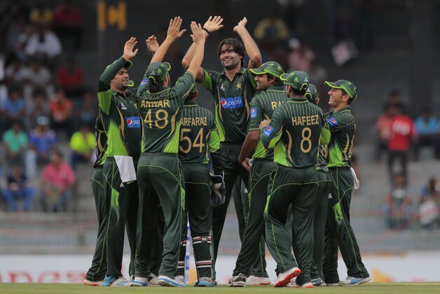 Pakistani bowler Mohammad Irfan, center facing camera, celebrates with his teammates after taking the wicket of Sri Lanka's Kusal Janith Perera during their fourth one day international cricket match in Colombo, Sri Lanka, Wednesday, July 22, 2015. (AP Photo/Eranga Jayawardena)